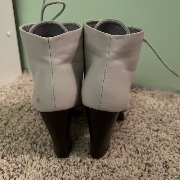 🐦 Light Grey Laceup Ankle Boots - Picture 8 of 8